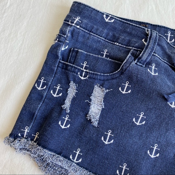 Ocean Drive Anchor Print Distressed Denim Shorts - Picture 7 of 14